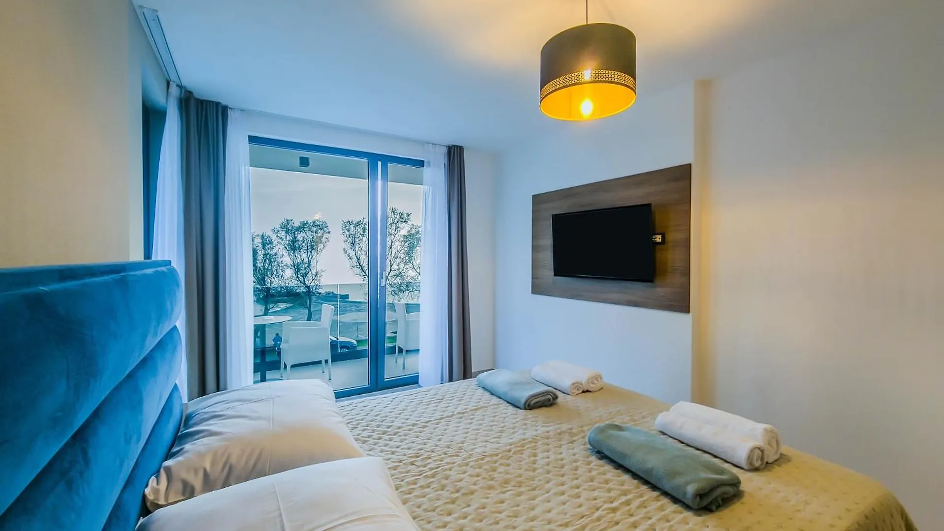 Sunrise Beachfront Residence 포레치