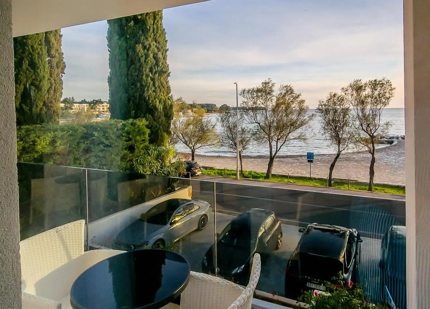 Sunrise Beachfront Residence 포레치 0*,