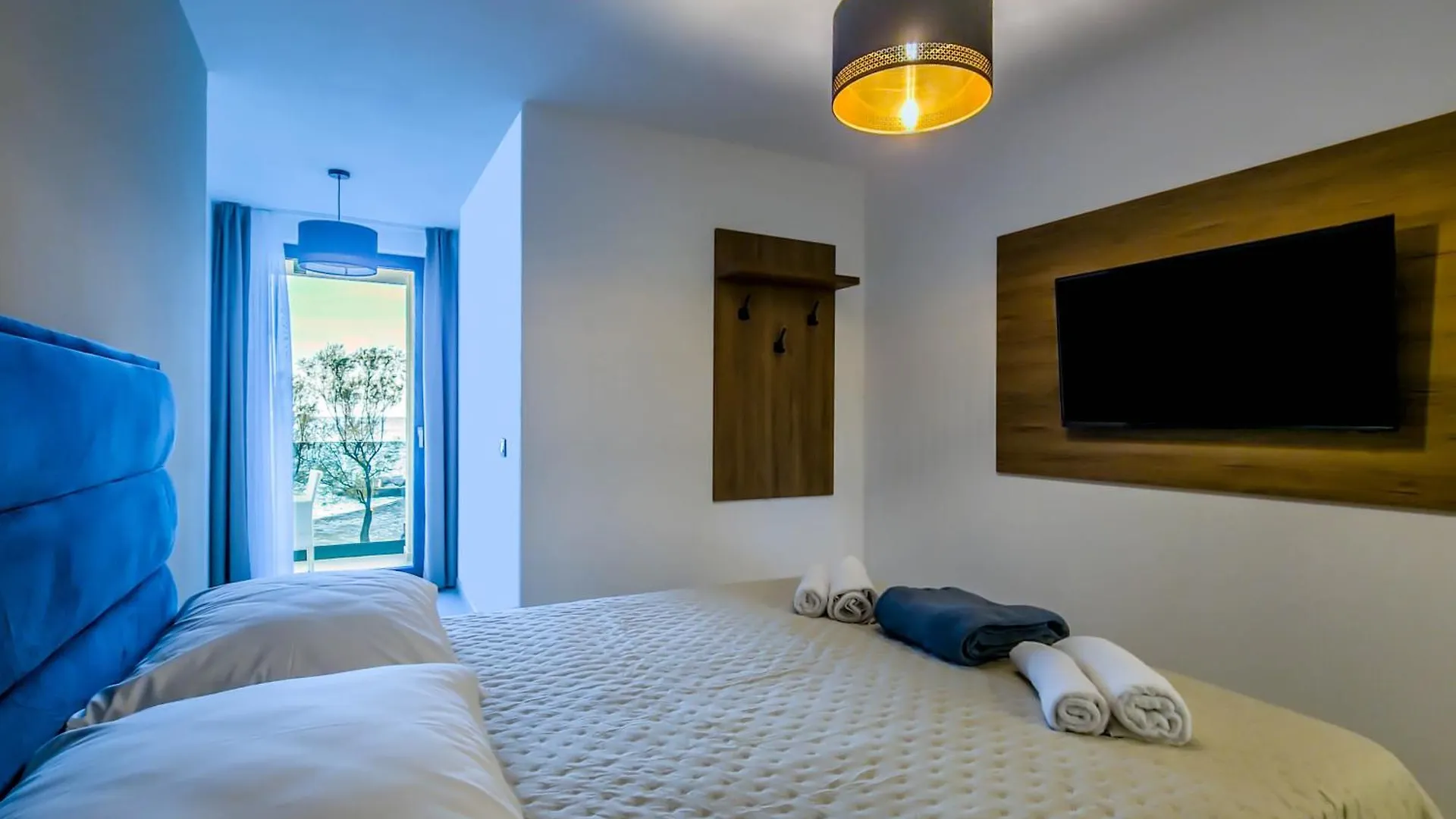B&B Sunrise Beachfront Residence 포레치