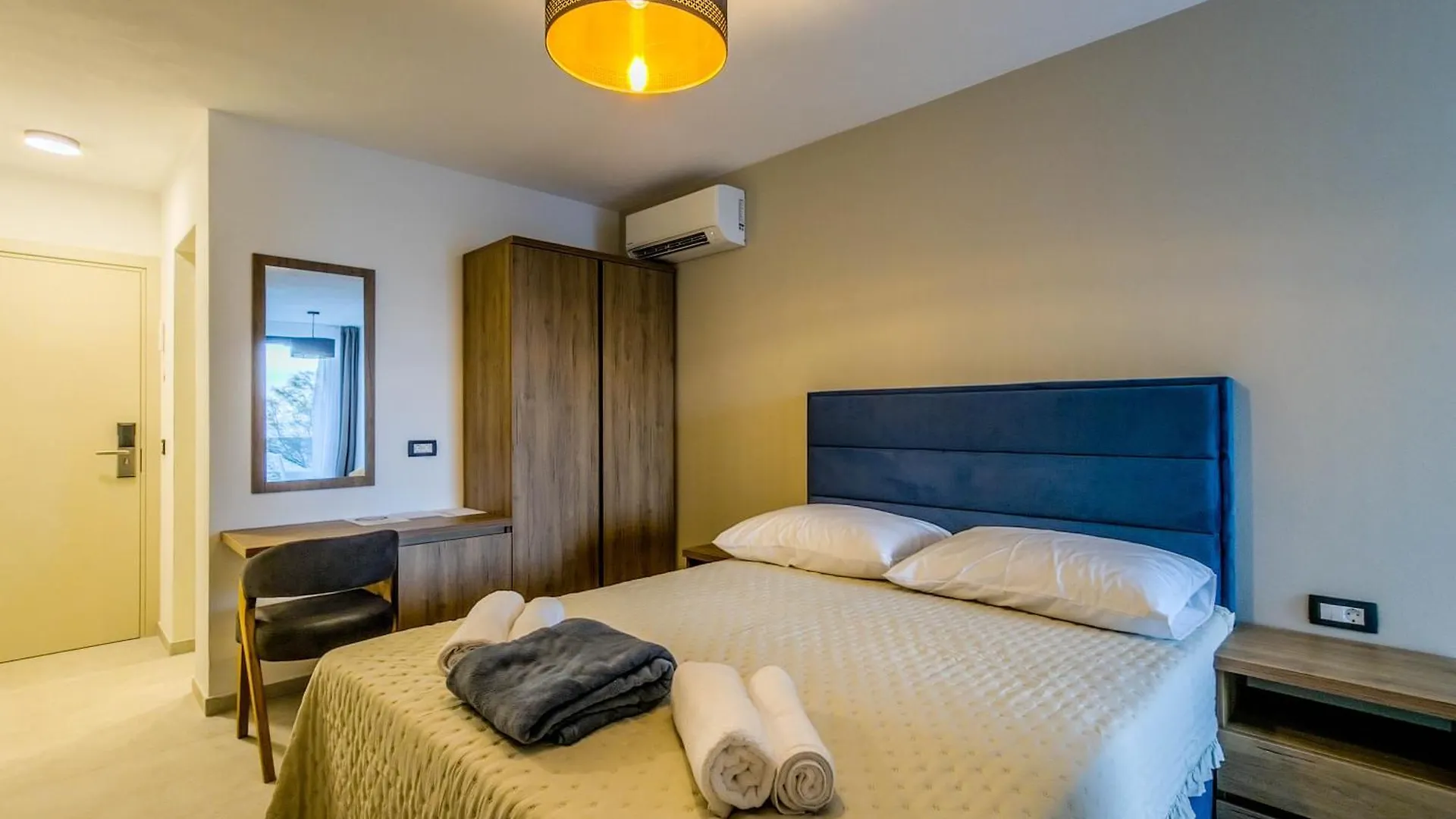 Sunrise Beachfront Residence 포레치 0*,