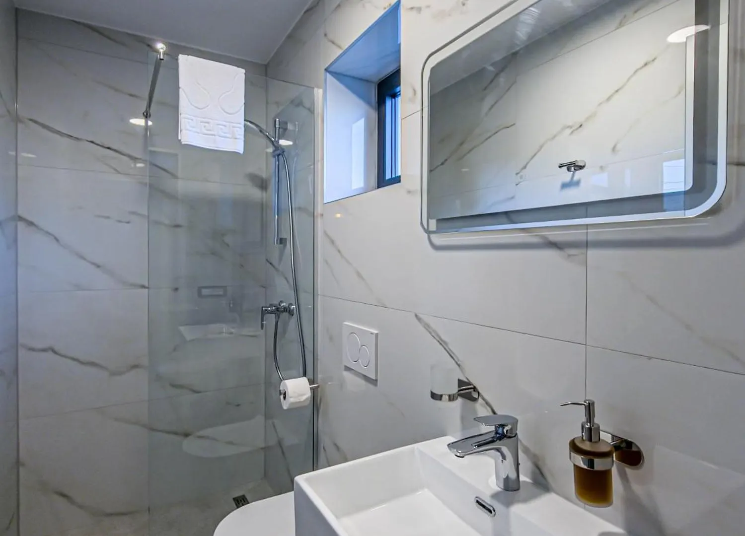 B&B Sunrise Beachfront Residence 포레치 크로아티아